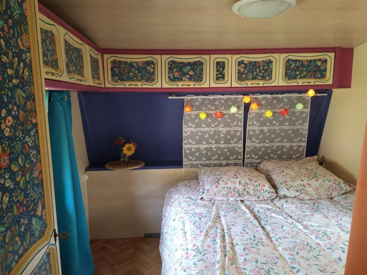 Caradjango , Caravane Chauffee Et Climatisee Lupersat Екстериор снимка